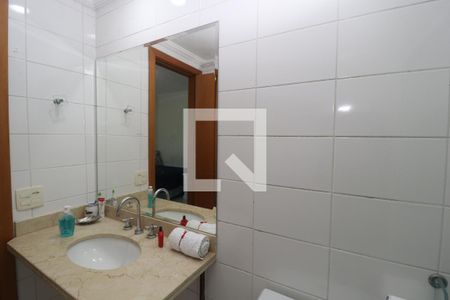 Apartamento à venda com 135m², 4 quartos e 3 vagasBanheiro da Suíte 2