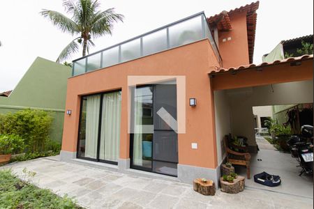 Casa à venda com 349m², 3 quartos e 2 vagasFachada