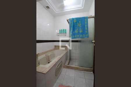 Apartamento à venda com 210m², 3 quartos e 2 vagasBanheiro da Suíte 1