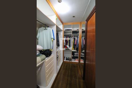 Apartamento à venda com 210m², 3 quartos e 2 vagasCloset da Suíte 1