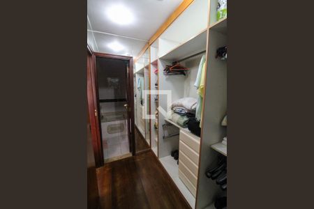Apartamento à venda com 210m², 3 quartos e 2 vagasCloset da Suíte 1