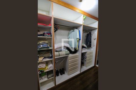 Apartamento à venda com 210m², 3 quartos e 2 vagasCloset da Suíte 1