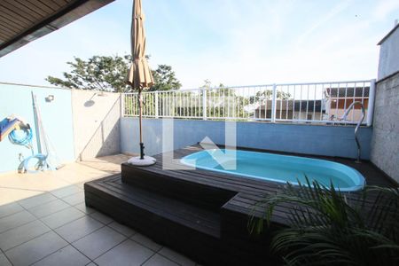 Casa de condomínio à venda com 185m², 3 quartos e 2 vagasPiscina