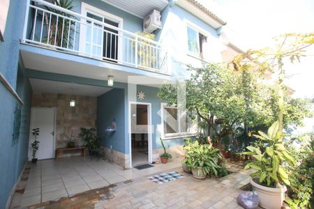 Casa de condomínio à venda com 185m², 3 quartos e 2 vagasFrente da Casa