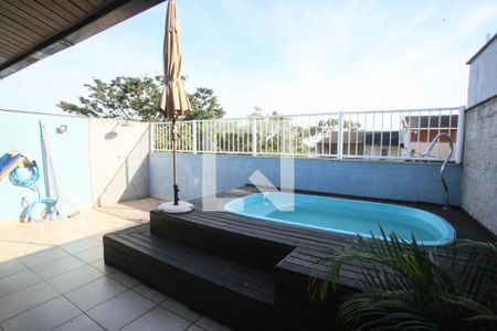 Casa de condomínio à venda com 185m², 3 quartos e 2 vagasPiscina