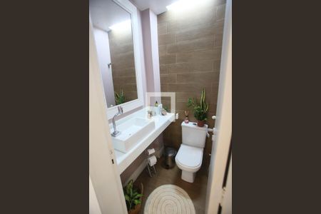 Casa de condomínio à venda com 185m², 3 quartos e 2 vagasLavabo