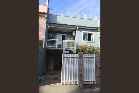 Casa de condomínio à venda com 185m², 3 quartos e 2 vagasFachada da casa