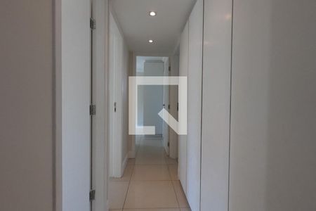 Corredor de apartamento para alugar com 3 quartos, 92m² em Vila Sônia, São Paulo