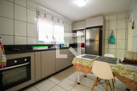 Casa à venda com 88m², 2 quartos e 2 vagasCozinha 