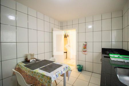 Casa à venda com 88m², 2 quartos e 2 vagasCozinha 