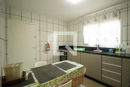 Casa à venda com 88m², 2 quartos e 2 vagasCozinha 