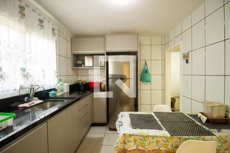 Casa à venda com 88m², 2 quartos e 2 vagasCozinha 