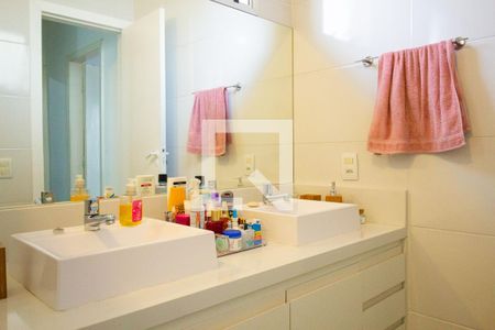 Casa à venda com 88m², 2 quartos e 2 vagasBanheiro 