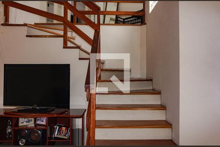 Escada de casa à venda com 3 quartos, 216m² em Rio Branco, Canoas