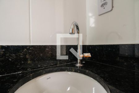 Banheiro  de apartamento à venda com 2 quartos, 40m² em Vila Carrão, São Paulo