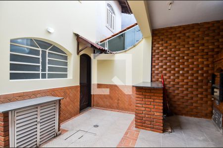 Casa à venda com 184m², 4 quartos e 2 vagasChurrasqueira - Quintal 