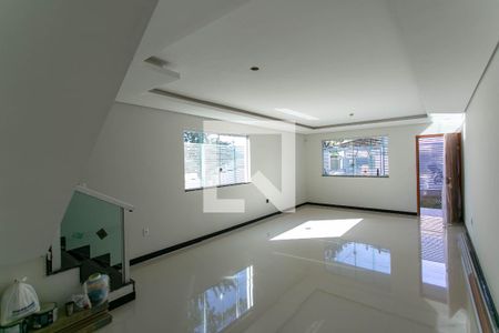 Sala de casa à venda com 3 quartos, 120m² em Itapoã, Belo Horizonte
