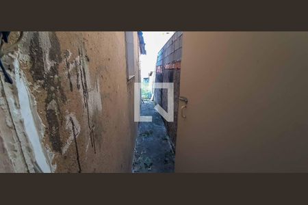 Casa à venda com 278m², 3 quartos e 4 vagas Casa à venda com 278m², 3 quartos e 4 vagasCorredor de acesso ao quintal