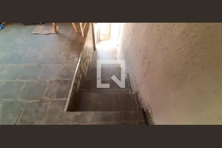 Casa à venda com 278m², 3 quartos e 4 vagas Casa à venda com 278m², 3 quartos e 4 vagasEscada