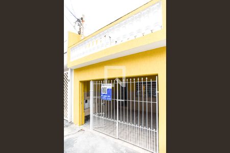 Casa à venda com 120m², 2 quartos e 1 vaga Casa à venda com 120m², 2 quartos e 1 vagaFachada