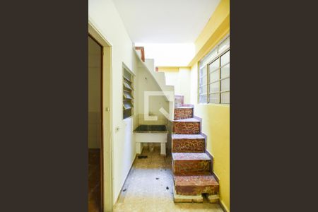 Casa à venda com 120m², 2 quartos e 1 vaga Casa à venda com 120m², 2 quartos e 1 vagaEscada