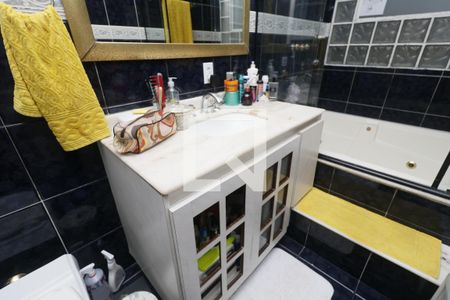 Casa à venda com 140m², 4 quartos e 2 vagasBanheiro da Suíte 1