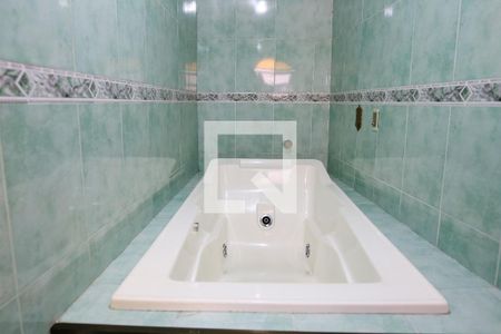 Casa à venda com 215m², 5 quartos e 2 vagasBanheiro da Suite