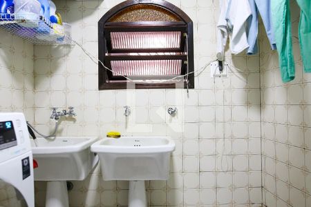 Casa à venda com 215m², 5 quartos e 2 vagasLavanderia