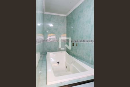 Casa à venda com 215m², 5 quartos e 2 vagasBanheiro da Suite