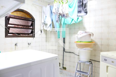 Casa à venda com 215m², 5 quartos e 2 vagasLavanderia