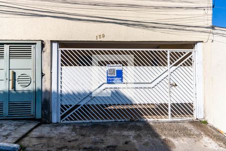 Casa à venda com 210m², 3 quartos e 4 vagasFachada - Placa Instalada