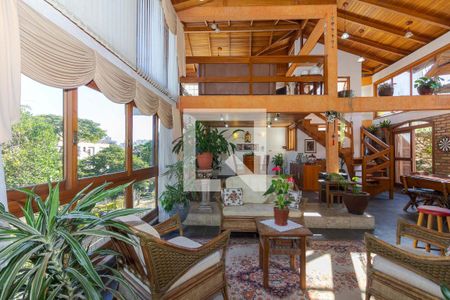 Casa à venda com 350m², 4 quartos e 3 vagas Casa à venda com 350m², 4 quartos e 3 vagasSala de Estar superior