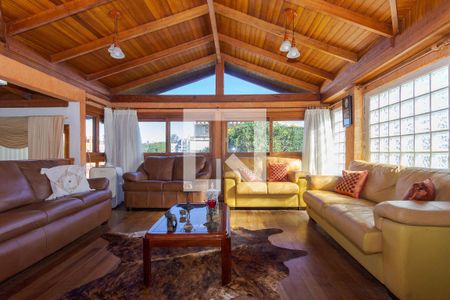 Casa à venda com 350m², 4 quartos e 3 vagas Casa à venda com 350m², 4 quartos e 3 vagasMezanino