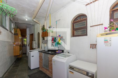 Casa à venda com 350m², 4 quartos e 3 vagas Casa à venda com 350m², 4 quartos e 3 vagasÁrea de Serviço