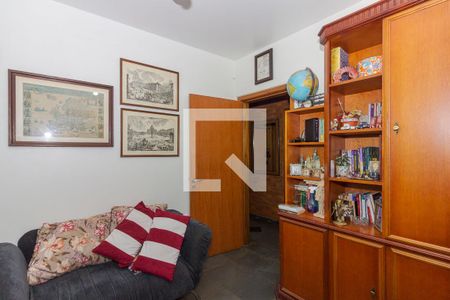 Casa à venda com 350m², 4 quartos e 3 vagas Casa à venda com 350m², 4 quartos e 3 vagasEscritório