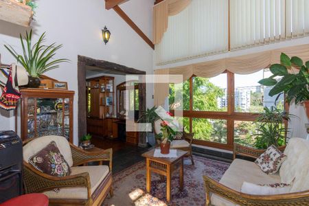 Casa à venda com 350m², 4 quartos e 3 vagas Casa à venda com 350m², 4 quartos e 3 vagasSala de Estar superior