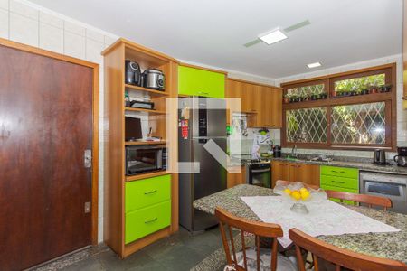 Casa à venda com 350m², 4 quartos e 3 vagas Casa à venda com 350m², 4 quartos e 3 vagasCozinha