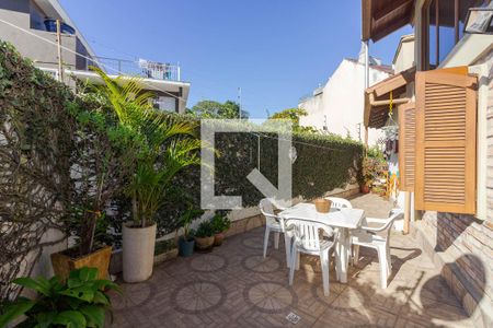 Casa à venda com 350m², 4 quartos e 3 vagas Casa à venda com 350m², 4 quartos e 3 vagasÁrea Externa