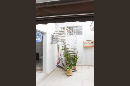 Casa à venda com 200m², 3 quartos e 4 vagas Casa à venda com 200m², 3 quartos e 4 vagasQuintal