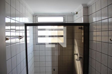 Banheiro de apartamento para alugar com 2 quartos, 60m² em Jardim Caiapia, Cotia