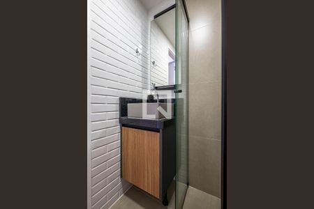 Banheiro de kitnet/studio para alugar com 1 quarto, 18m² em Pinheiros, São Paulo