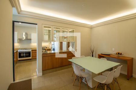 Apartamento para alugar com 204m², 4 quartos e 2 vagas Apartamento para alugar com 204m², 4 quartos e 2 vagasCopa