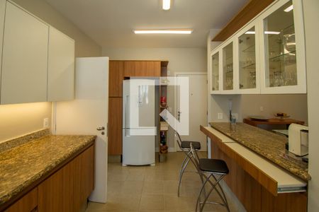 Apartamento para alugar com 204m², 4 quartos e 2 vagas Apartamento para alugar com 204m², 4 quartos e 2 vagasCozinha