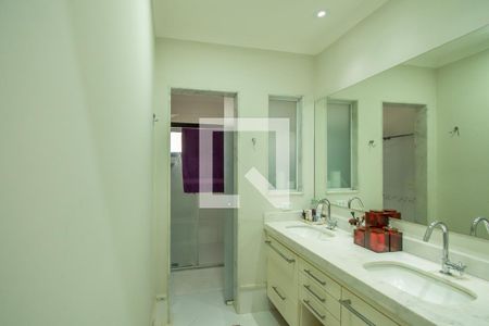 Apartamento para alugar com 204m², 4 quartos e 2 vagas Apartamento para alugar com 204m², 4 quartos e 2 vagasBanheiro da Suíte 1