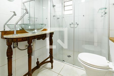 Banheiro de apartamento para alugar com 2 quartos, 57m² em Água Branca, São Paulo