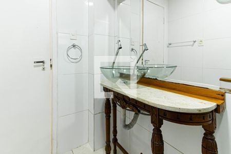 Banheiro de apartamento para alugar com 2 quartos, 57m² em Água Branca, São Paulo