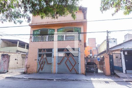 Casa à venda com 250m², 3 quartos e 1 vaga Casa à venda com 250m², 3 quartos e 1 vagaFachada