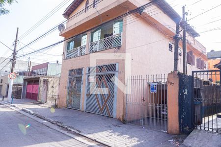 Casa à venda com 250m², 3 quartos e 1 vaga Casa à venda com 250m², 3 quartos e 1 vagaFachada