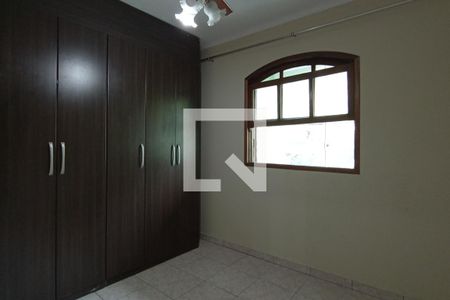 Suíte 1 de casa para alugar com 3 quartos, 250m² em Vila Nhocune, São Paulo