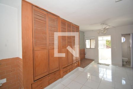 Sala/Quarto de casa para alugar com 1 quarto, 60m² em Vila Kosmos, Rio de Janeiro